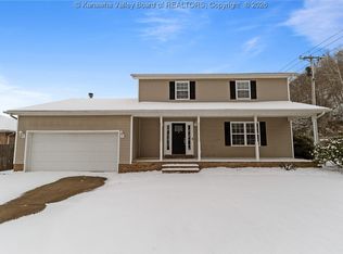 2 Hampton Dr, Winfield, WV 25213