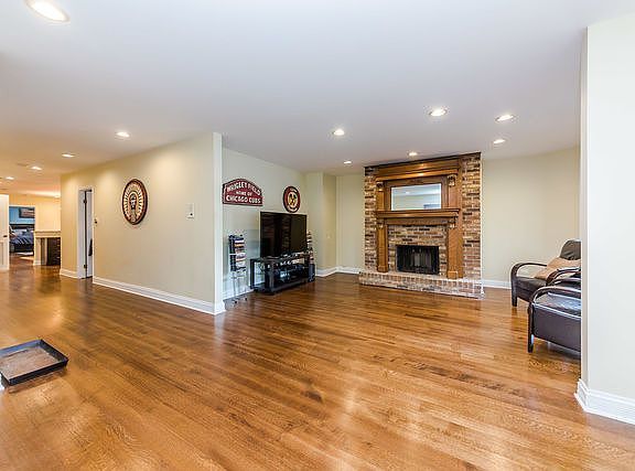 3rd image of 3844 N Sheffield Ave #104