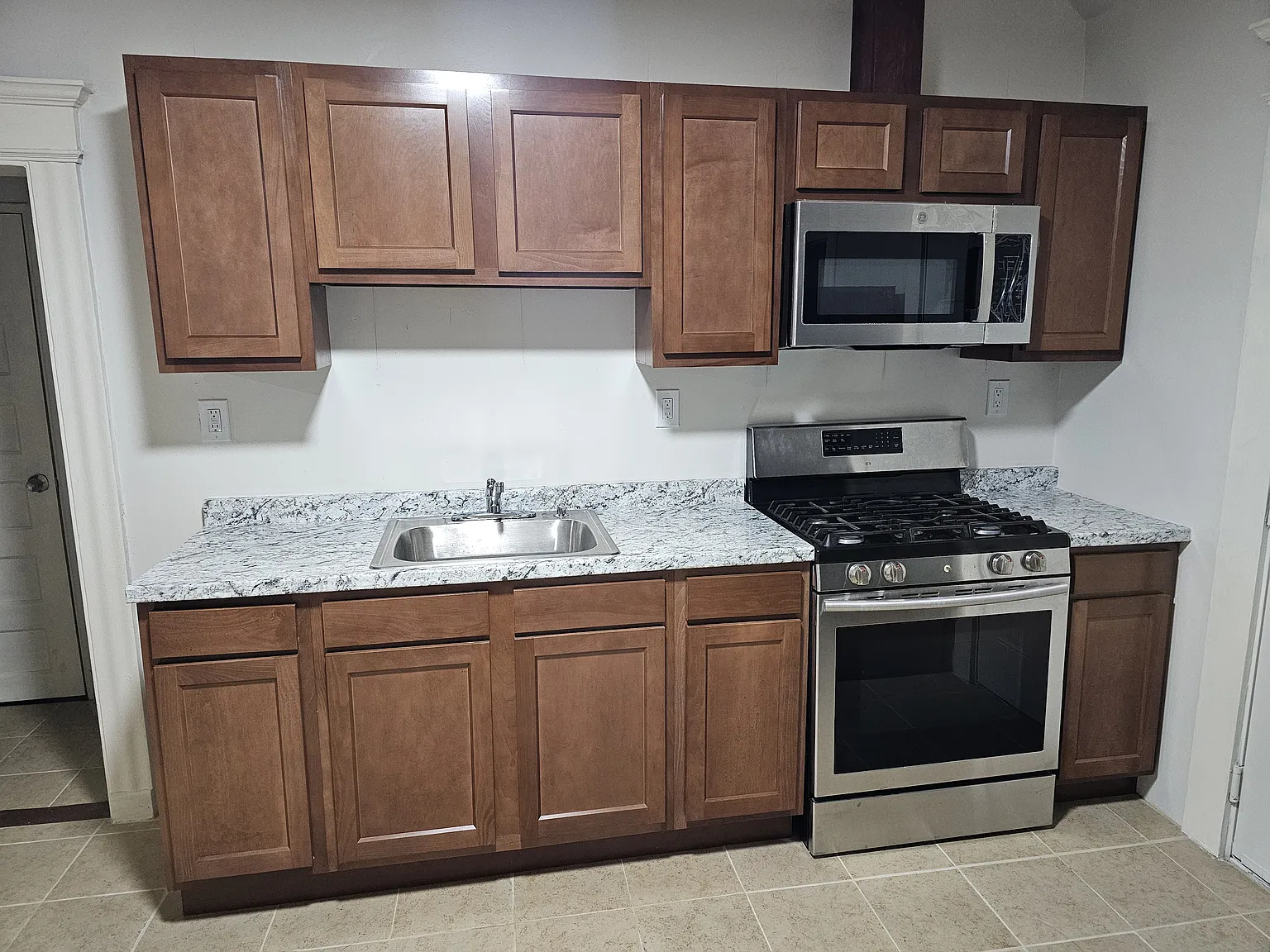 E Farm St, Waterbury — Photo 2