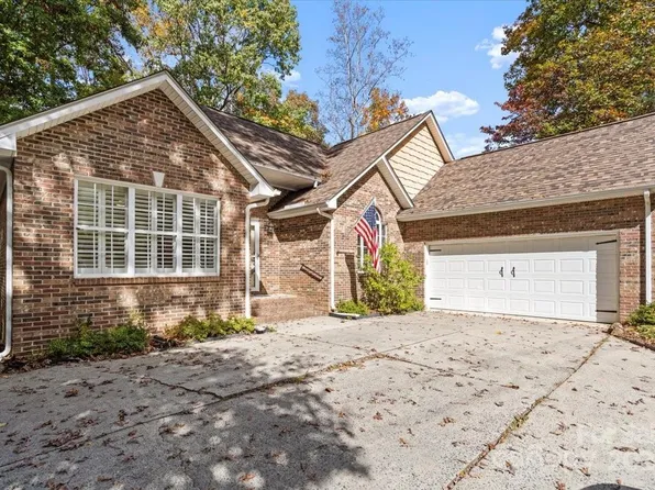 7877 Golf Course Dr N, Denver, NC 28037