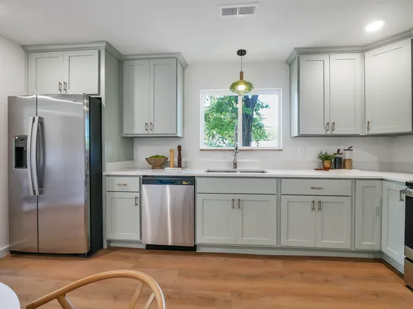 145 Oak Ave, Trenton, GA 30752