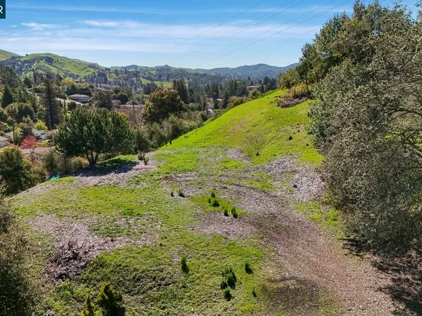 38 Warfield Dr, Moraga, CA 94556