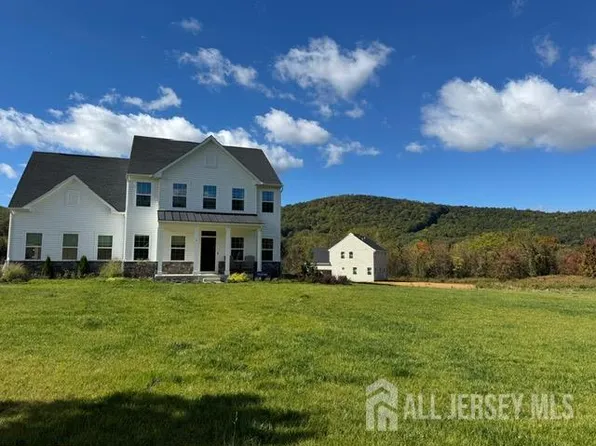 2 Drake Ct, Washington, NJ 07882