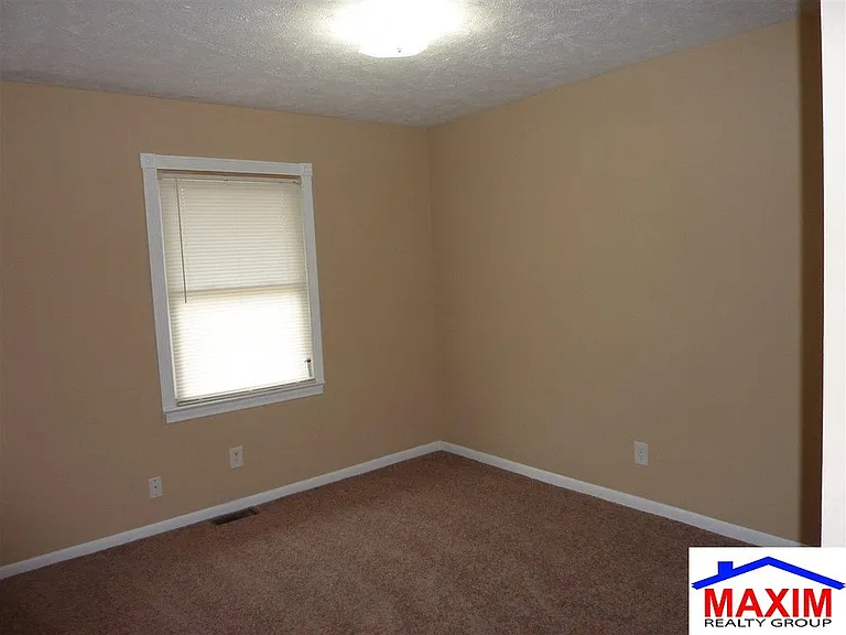 10909 Leavenworth St — Photo 8