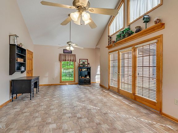25th image of 147 Britton Ln