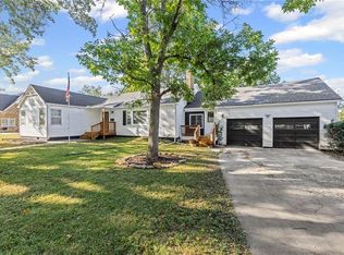 227 W 2nd Ave, Garnett, KS 66032