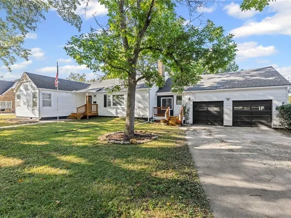 227 W 2nd Ave, Garnett, KS 66032