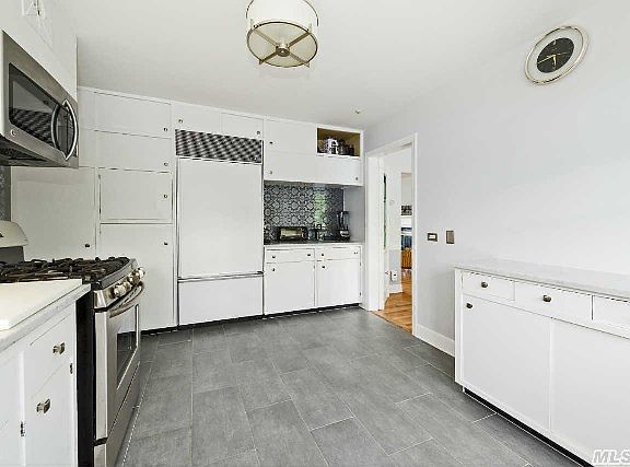 4th image of 565 Washington Blvd
