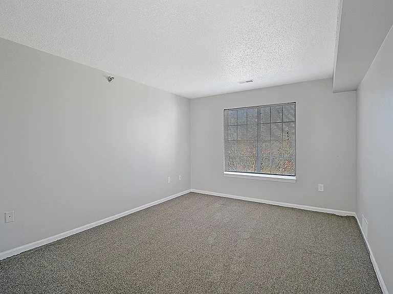 Pendleton Park Apartments — Photo 41