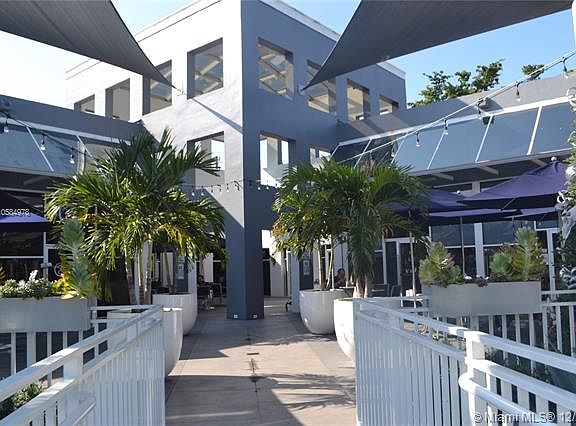 3rd image of 260 Crandon Blvd #E18