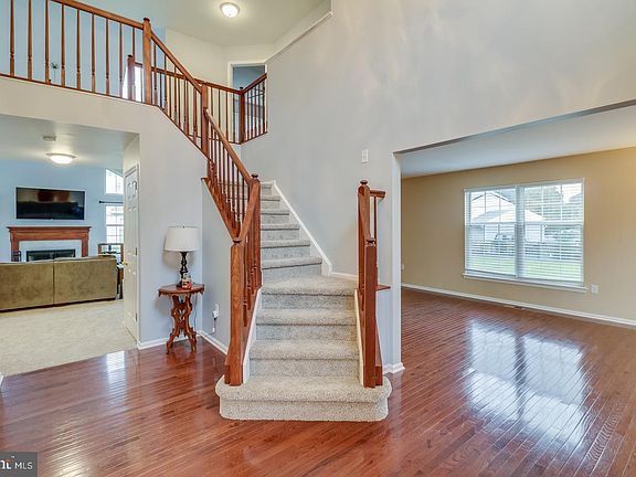 5th image of 10 E Moyer Dr