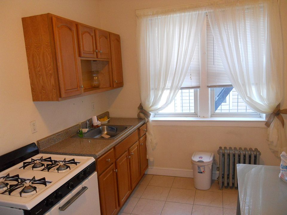 1st image of 15 Morgan Pl APT 7