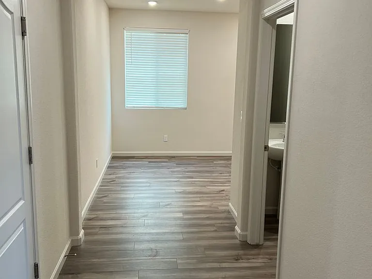 407 Cardini Ct — Photo 11