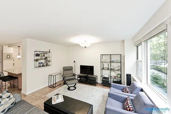 Sold by Moda Realty | media 26