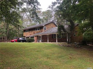 7 Hill Top Ct, Saint James, NY 11780