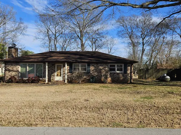 860 Leslie Ave, Tuscumbia, AL 35674
