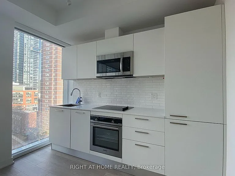 3 Gloucester St #901 — Photo 42