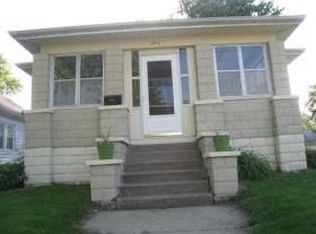 302 8th St, Silvis, IL 61282