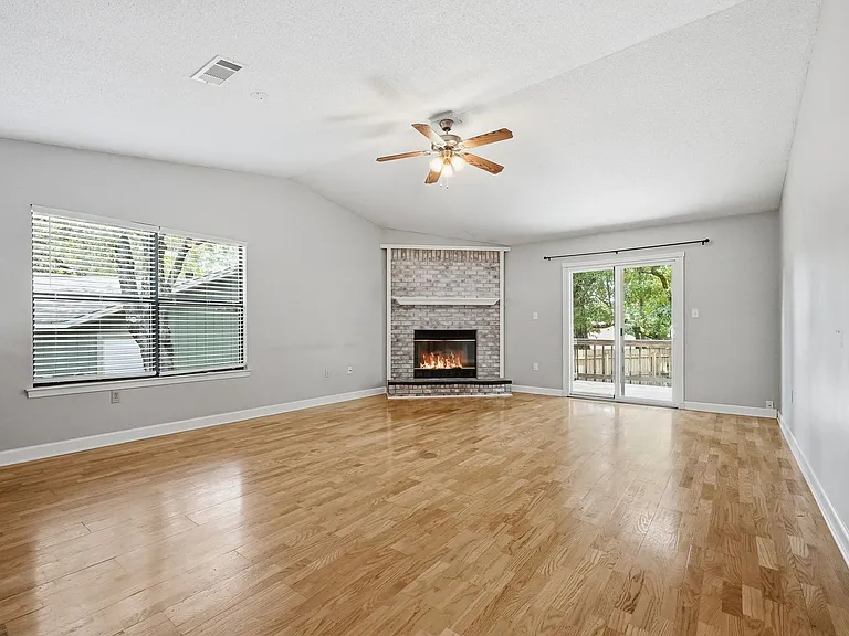 519 Matthew St — Photo 16