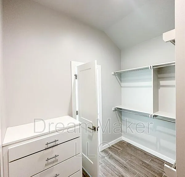 5329 E Maple Rd — Photo 5