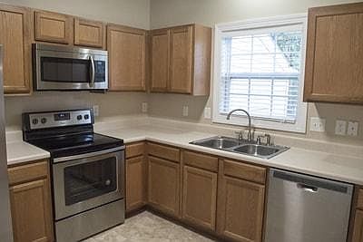 Double sink, dishwasher, and more! 