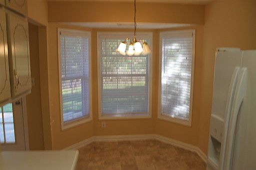4th image of 243 Oakwood Cir