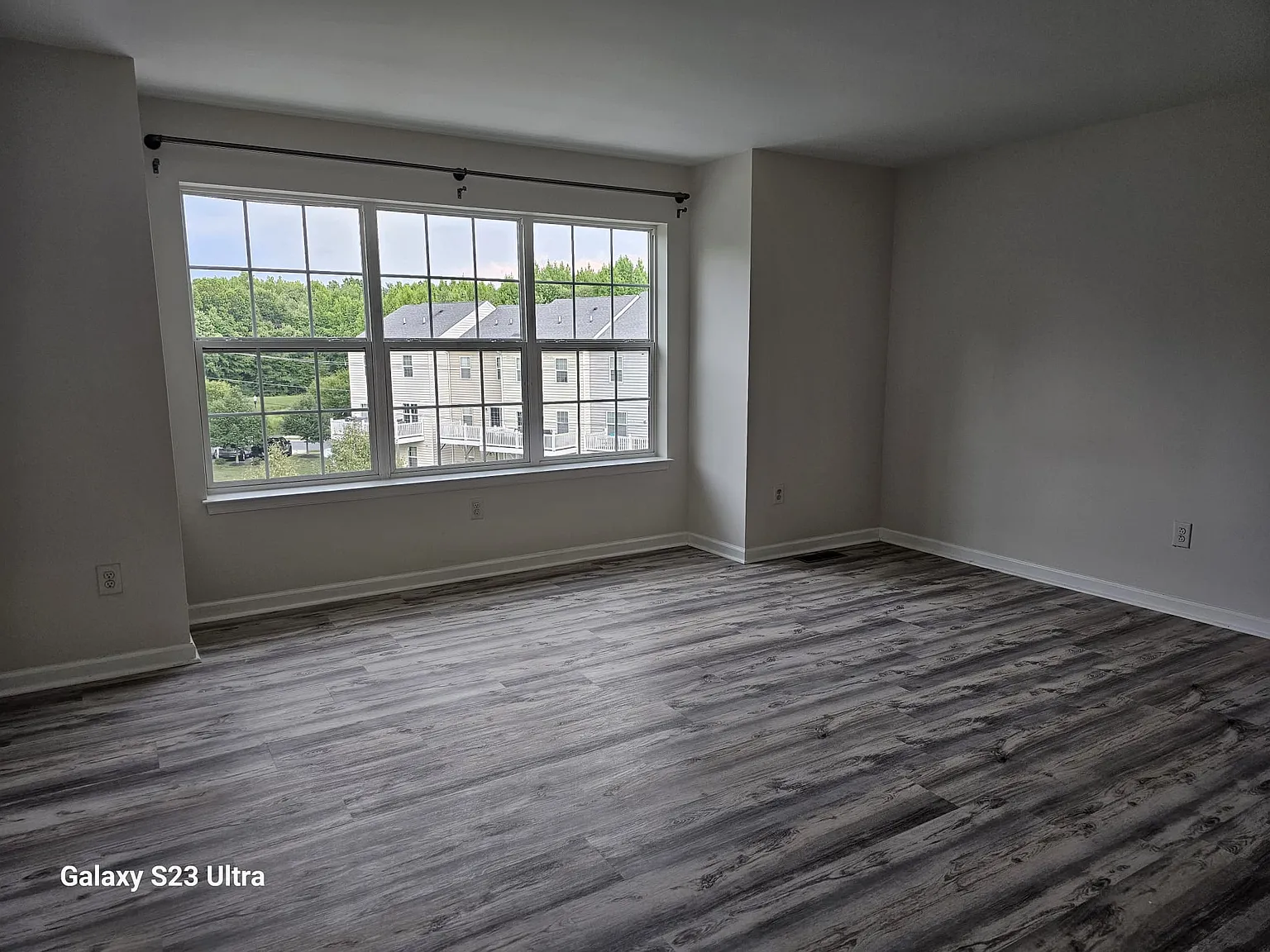3 bed, 2.5 bath, 2425 sqft, $3,000 — Photo 3