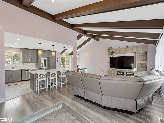 4th image of 981 N Mill Rd