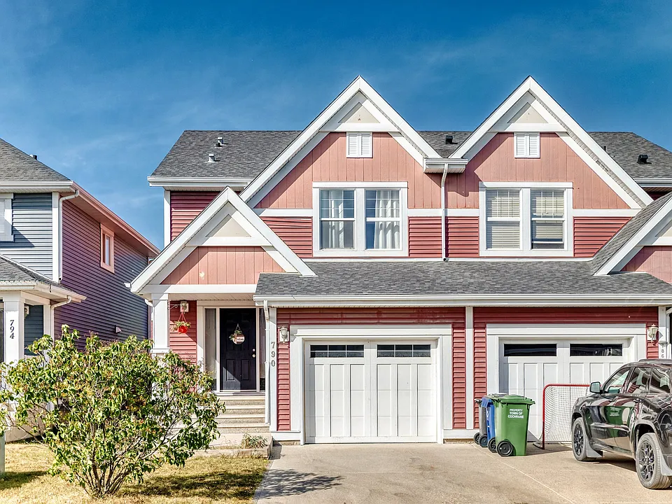 790 River Heights Cres