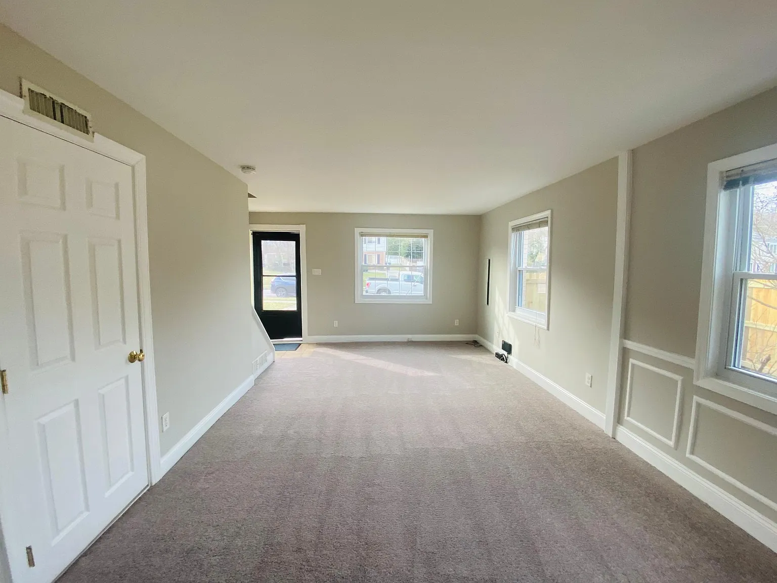 2306 Glendale Ter — Photo 3