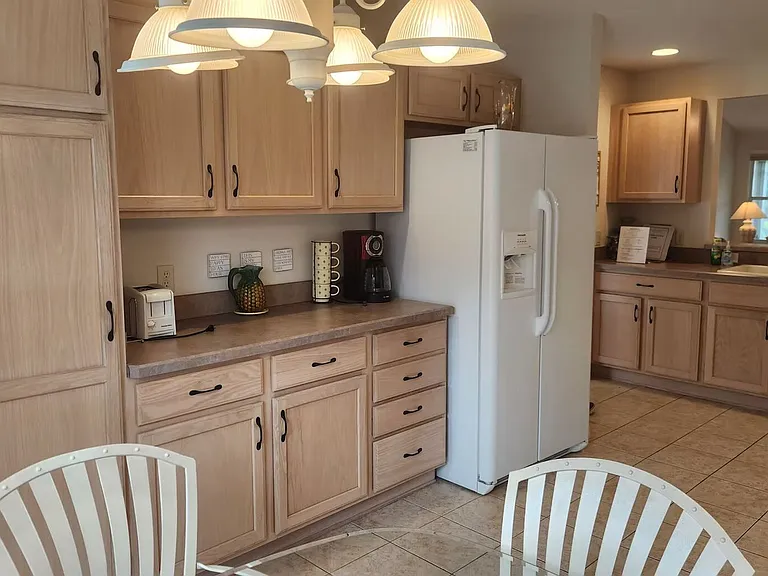 916 Eastmont Ct — Photo 10