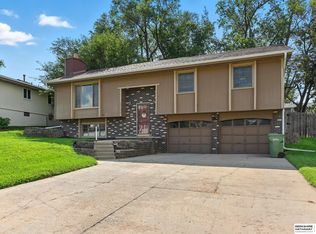 15104 Versaille St, Bellevue, NE 68123