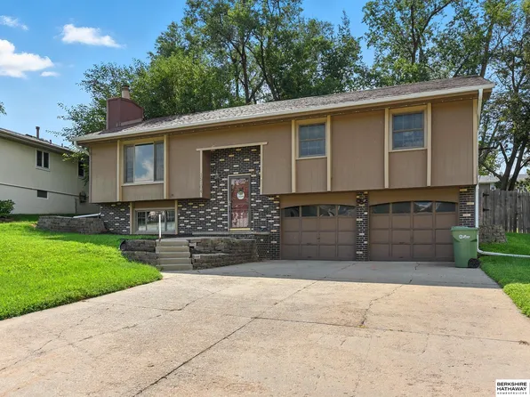 15104 Versaille St, Bellevue, NE 68123