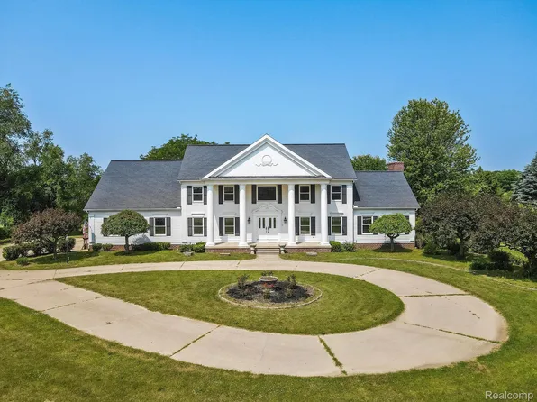 1693 Townsend Rd, Leonard, MI 48367