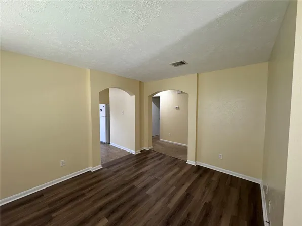 20711 Sycamore Wood Dr, Houston, TX 77073