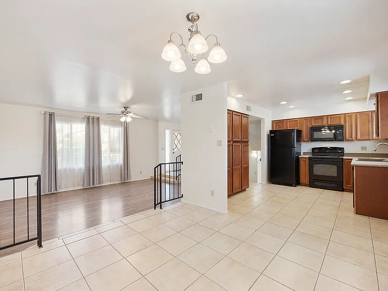 8743 E Berridge Ln — Photo 5