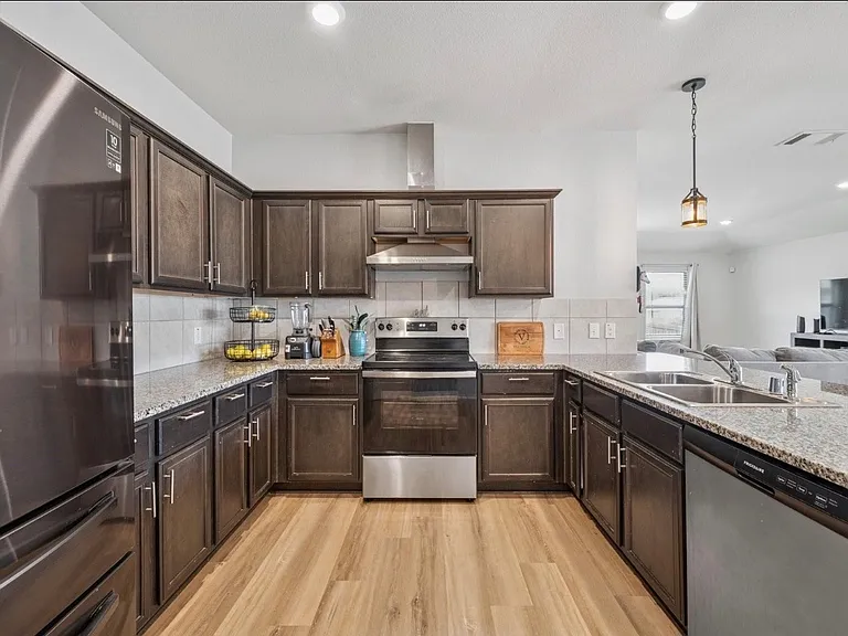900 Sapphire Dr — Photo 8