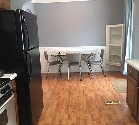 3rd image of 950 Eleanor St NE