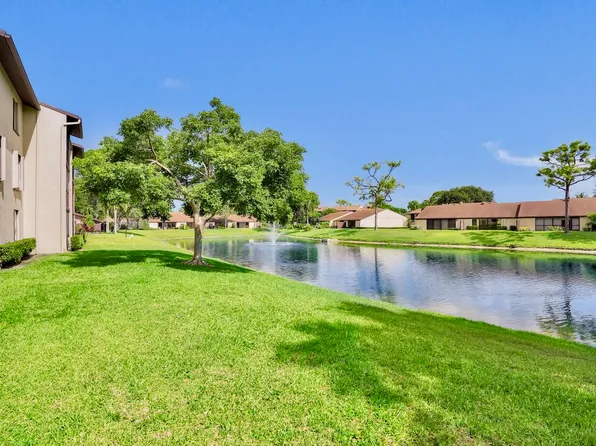608 Sea Pine Way #E2, Greenacres, FL 33415