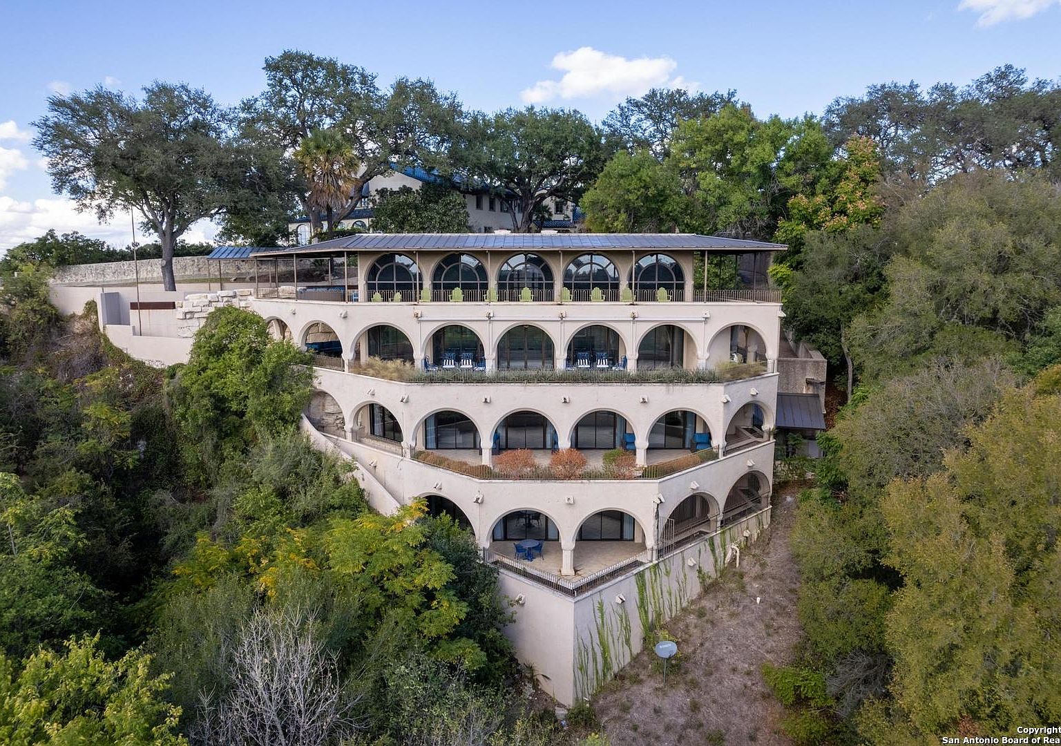 House on the hill トート Argyle House on the hill トート Argyle