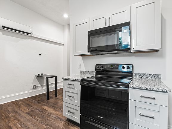 5th image of 427 Whiteman St APT 2