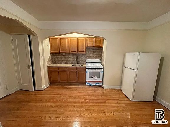 3rd image of 386 E 23rd St #2B