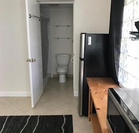 5th image of 1555 NE 34th St