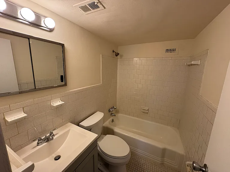 5801 Quantrell Ave #L9 — Photo 6