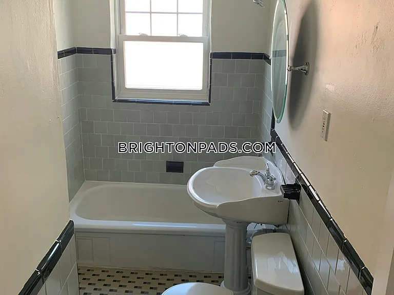 31 Brock St #1 — Photo 3