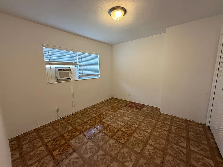 2111 Roosevelt St — Photo 19