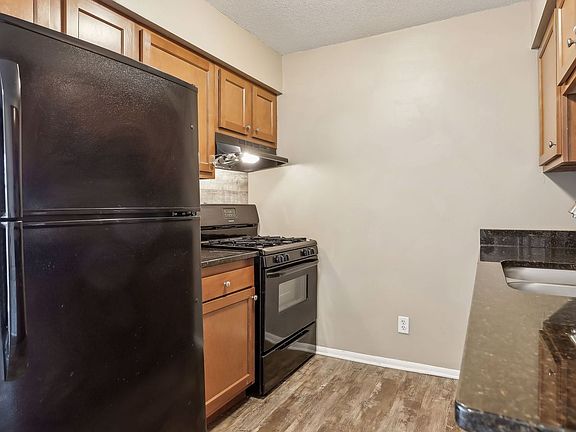 2nd image of 207 N Maple St #3