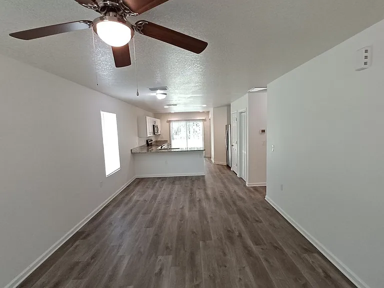 614 Hannah St — Photo 2