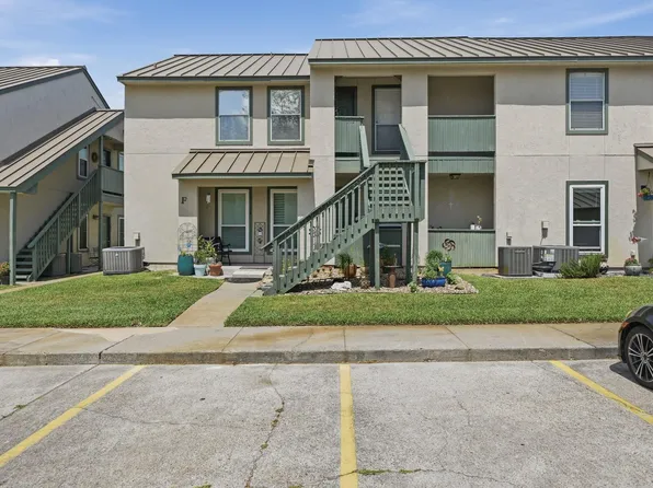 302 Saint Andrews St APT 202F, Rockport, TX 78382