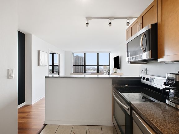 5th image of 655 W Irving Park Rd APT 2907